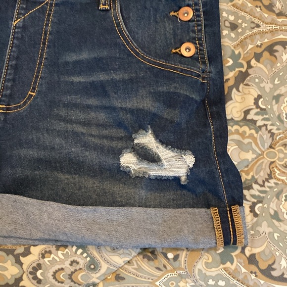 Overall shorts! - Picture 4 of 5